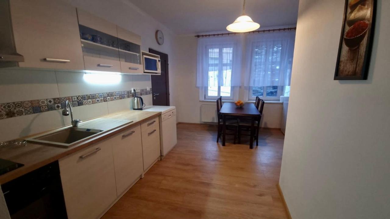יאסימוב Apartman V Krusnych Horach-Free Parking מראה חיצוני תמונה